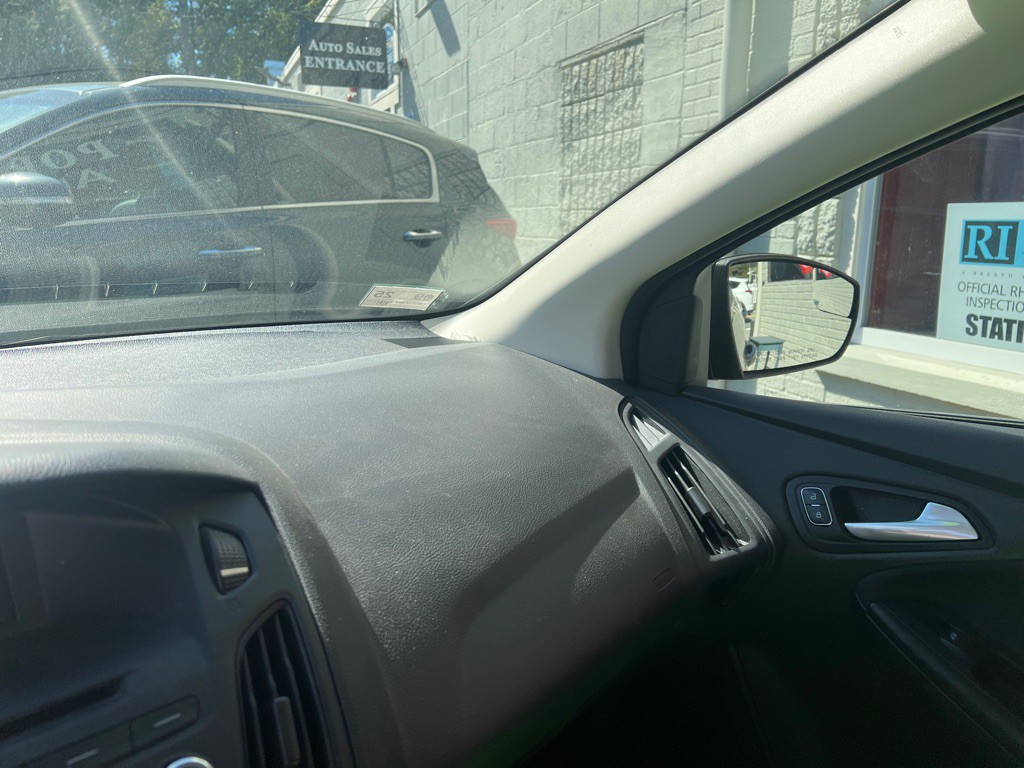 2017 Ford Focus Image 22