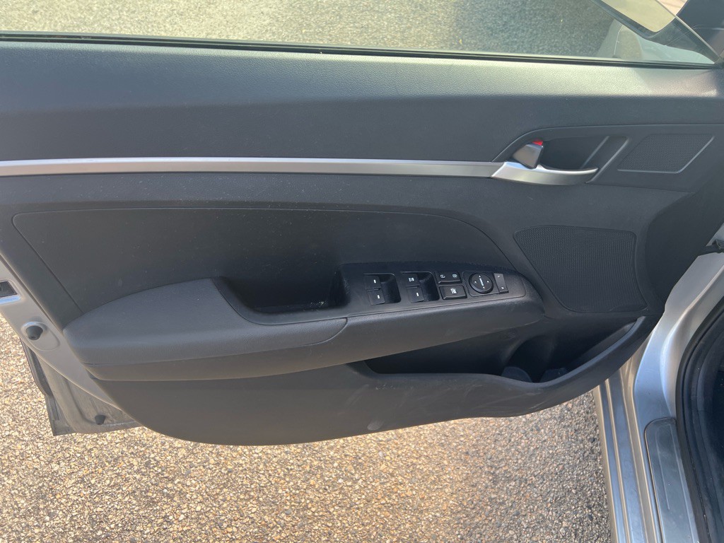 2020 Hyundai Elantra Image 36