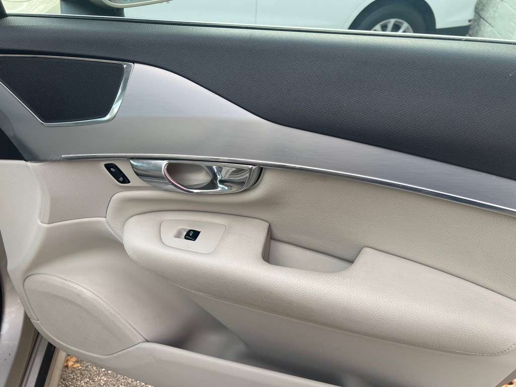 2016 Volvo XC90 Image 12