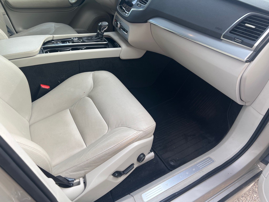 2016 Volvo XC90 Image 13