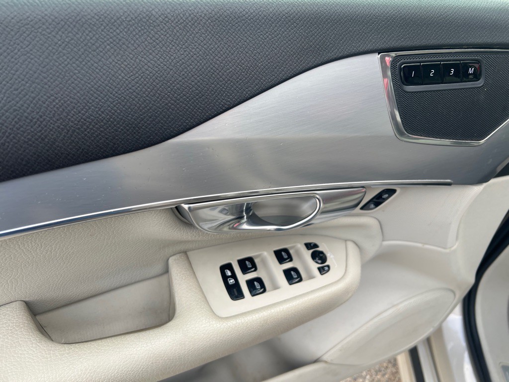 2016 Volvo XC90 Image 18