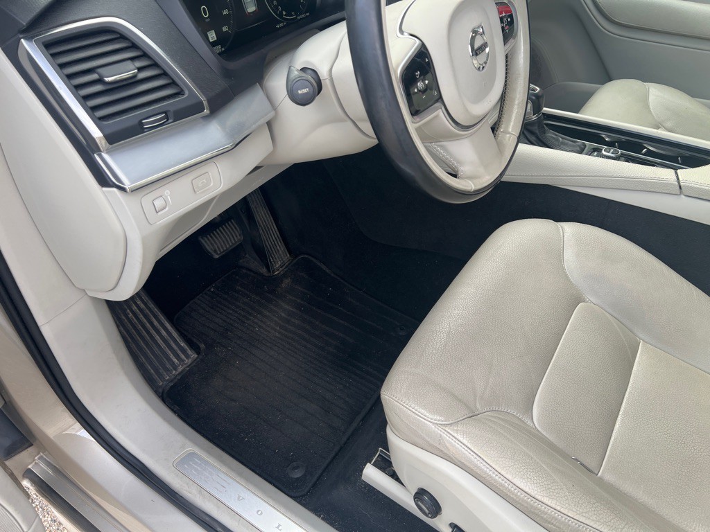 2016 Volvo XC90 Image 19