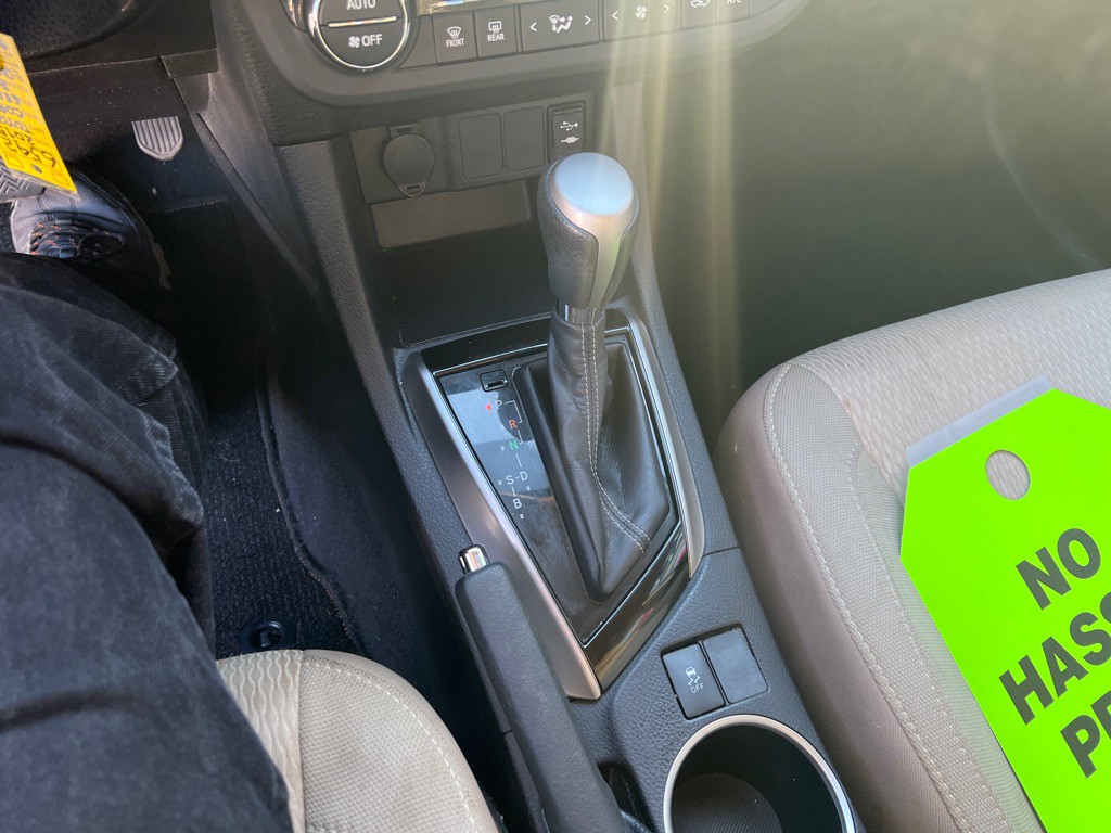 2015 Toyota Corolla Image 22