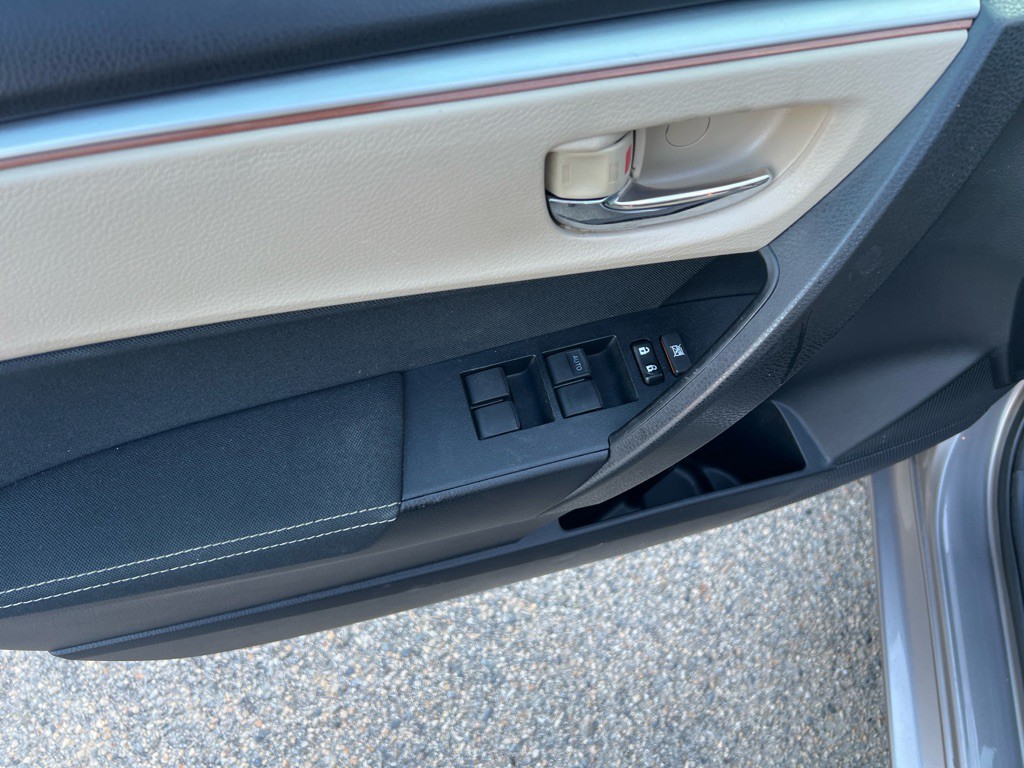 2015 Toyota Corolla Image 35