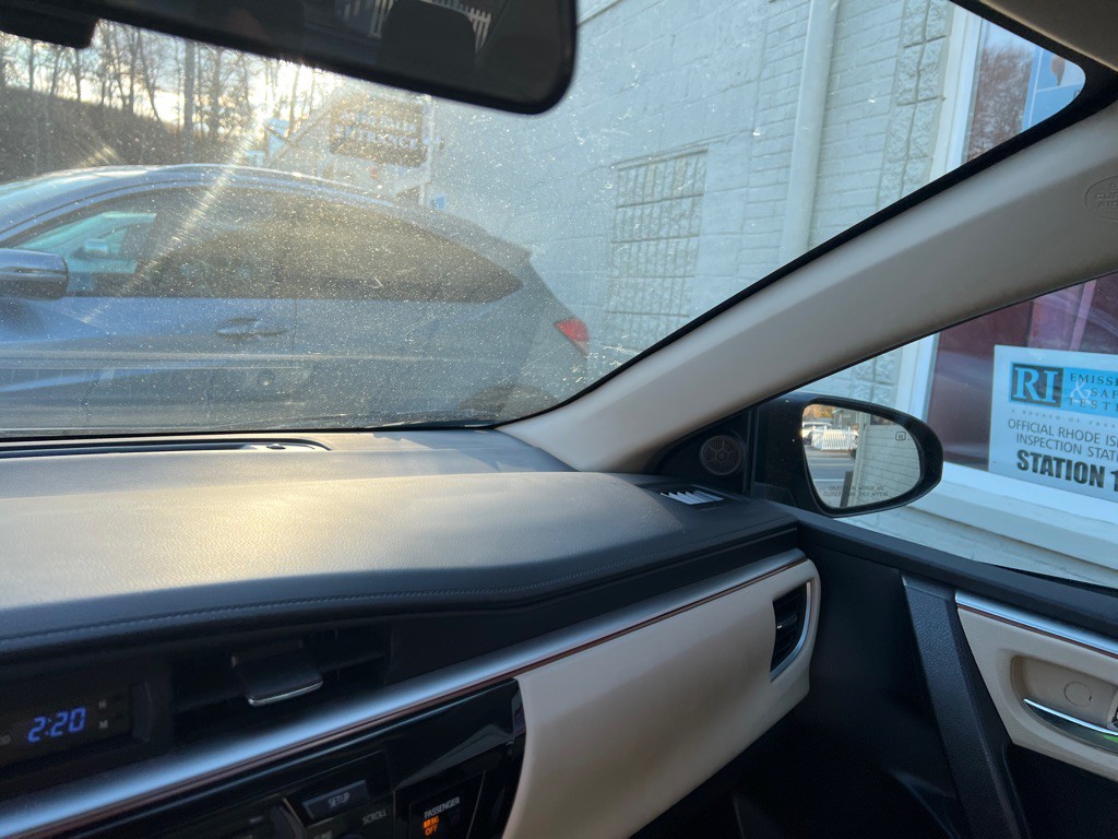 2015 Toyota Corolla Image 21