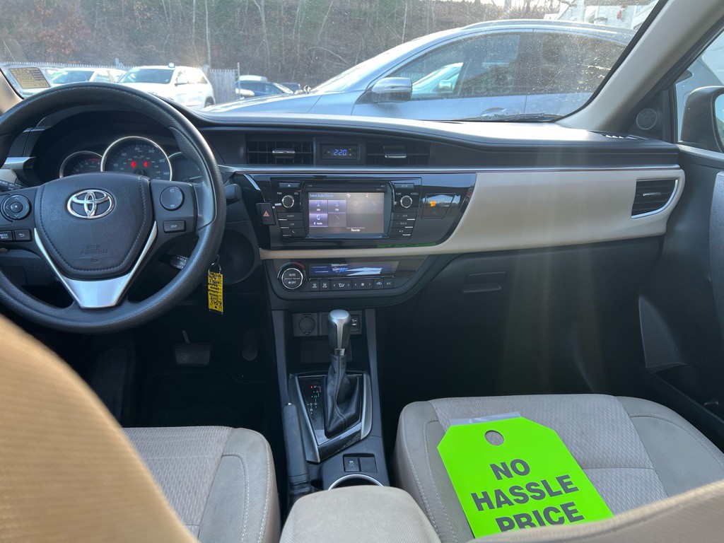 2015 Toyota Corolla Image 32