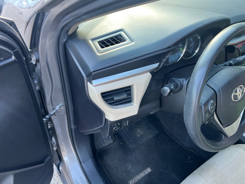 2015 Toyota Corolla Image 34