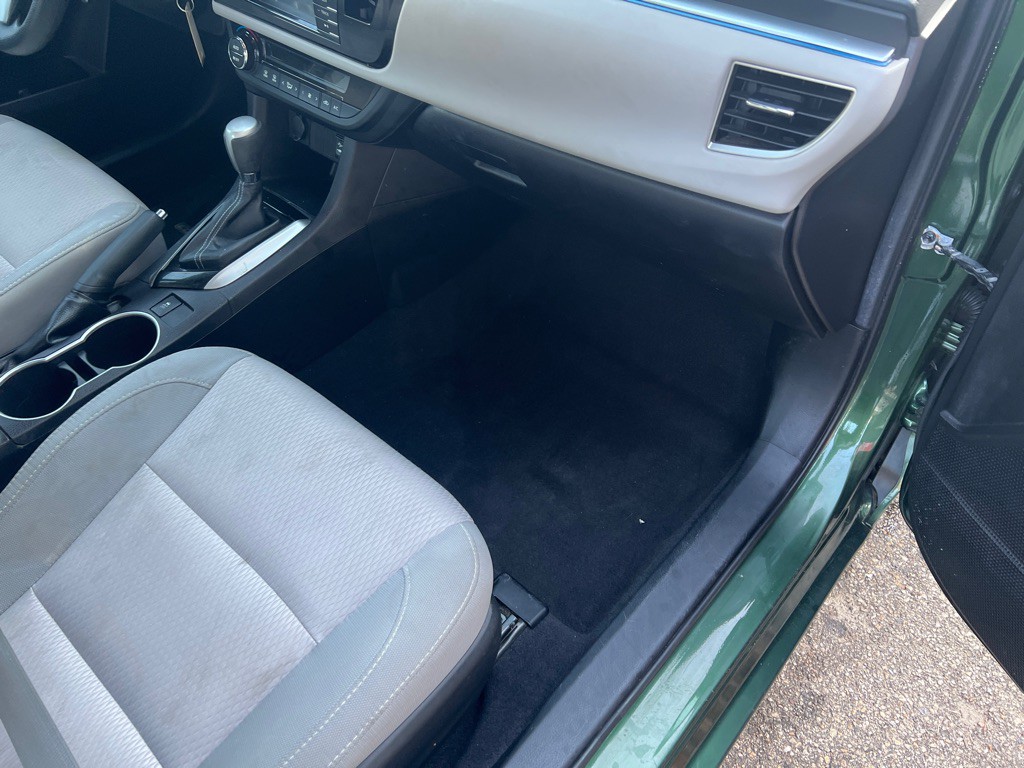 2015 Toyota Corolla Image 12