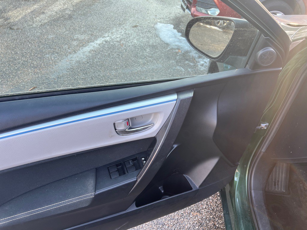 2015 Toyota Corolla Image 16