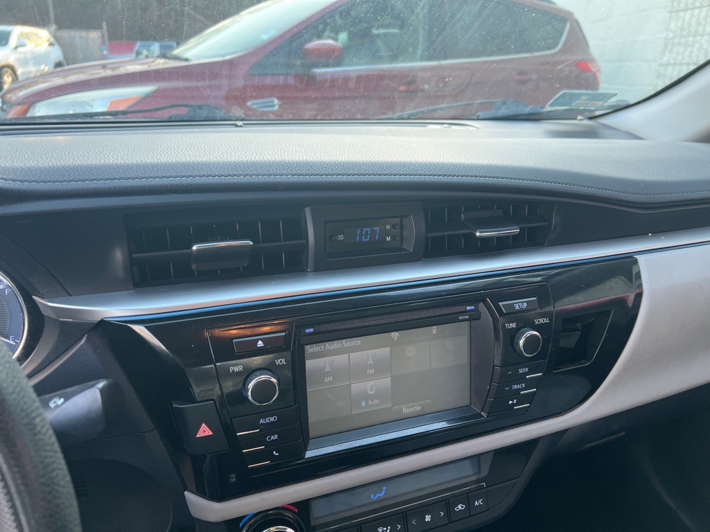 2015 Toyota Corolla Image 20