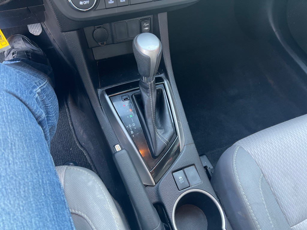 2015 Toyota Corolla Image 21