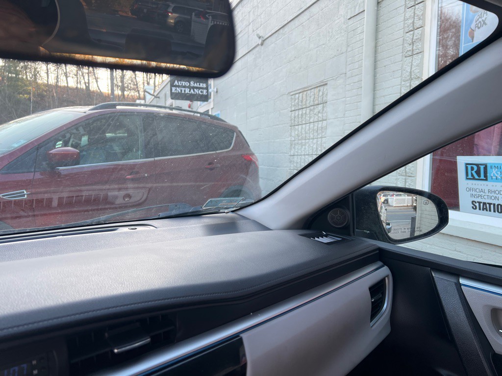 2015 Toyota Corolla Image 22