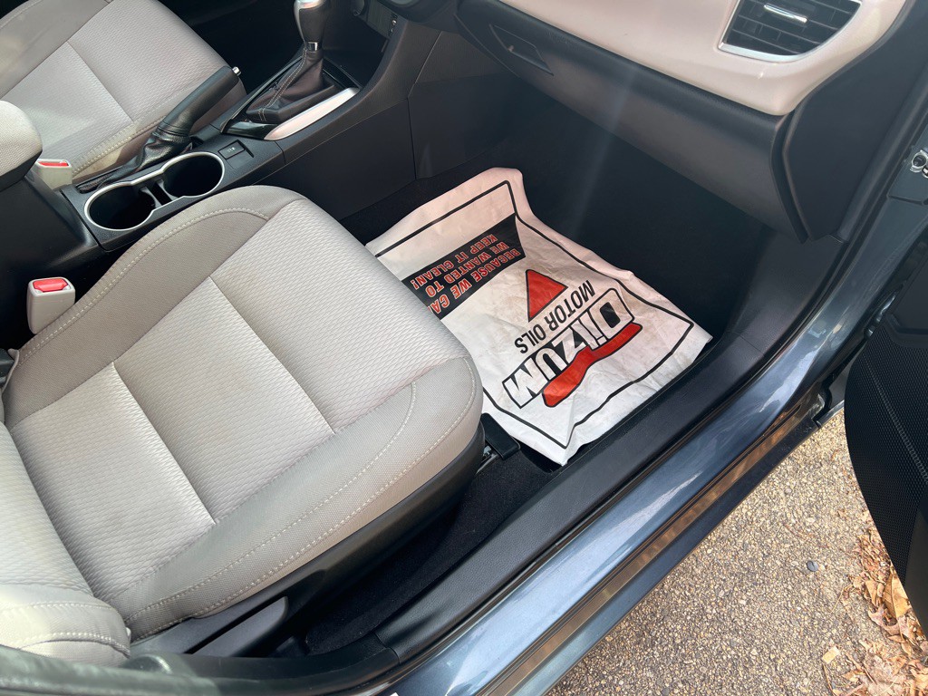 2015 Toyota Corolla Image 11