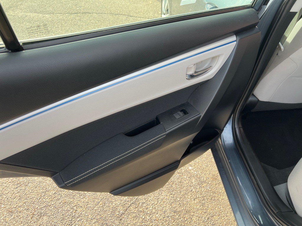 2015 Toyota Corolla Image 12