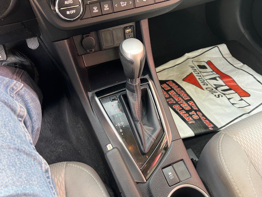 2015 Toyota Corolla Image 20