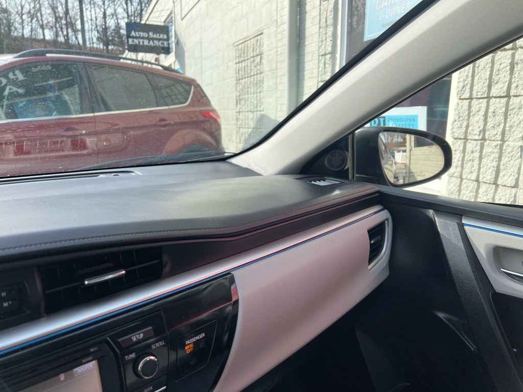 2015 Toyota Corolla Image 21