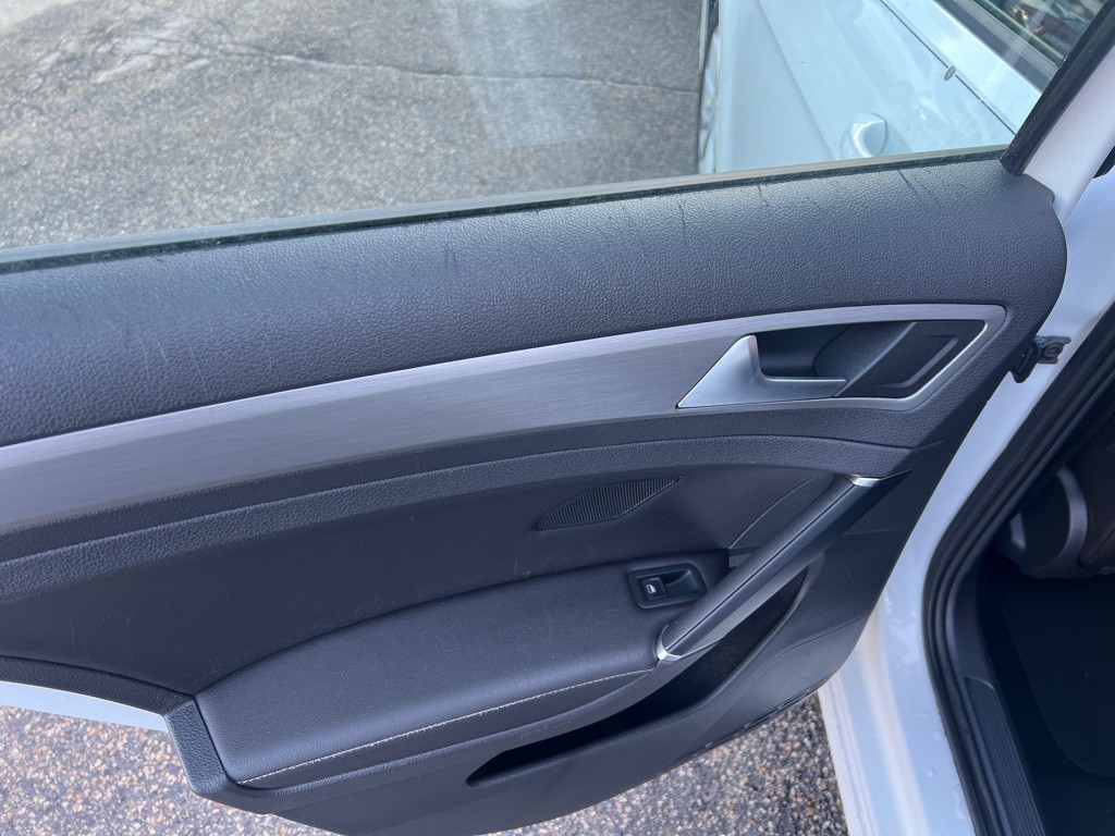 2015 Volkswagen Golf Image 15