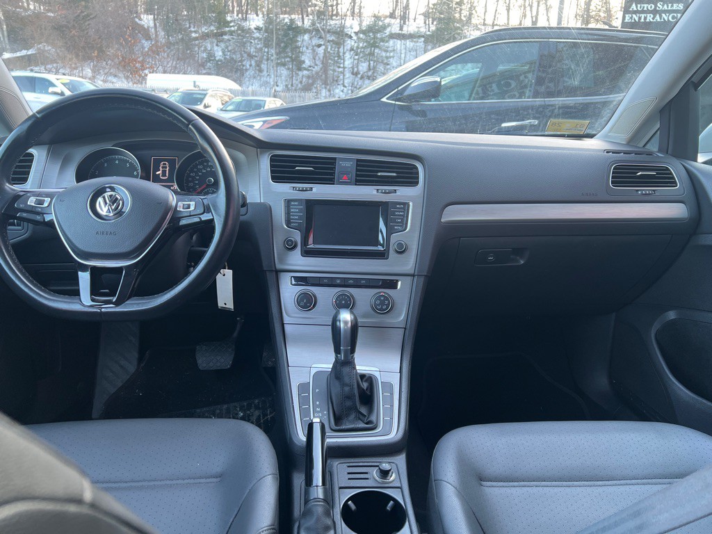 2015 Volkswagen Golf Image 17