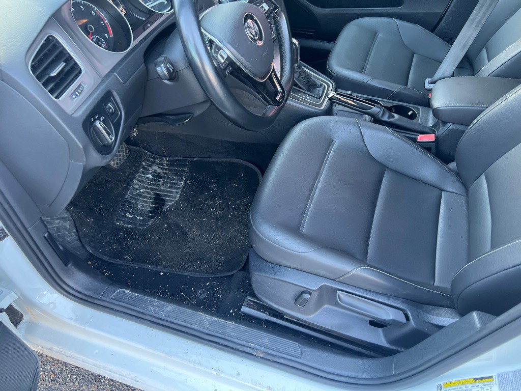 2015 Volkswagen Golf Image 19