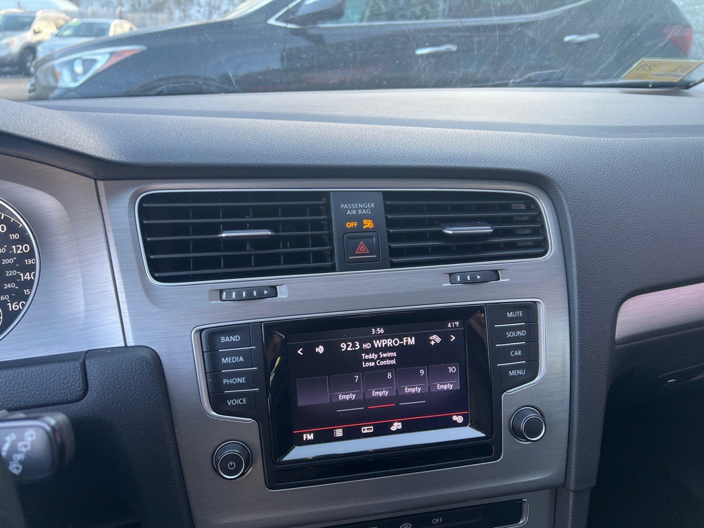 2015 Volkswagen Golf Image 22