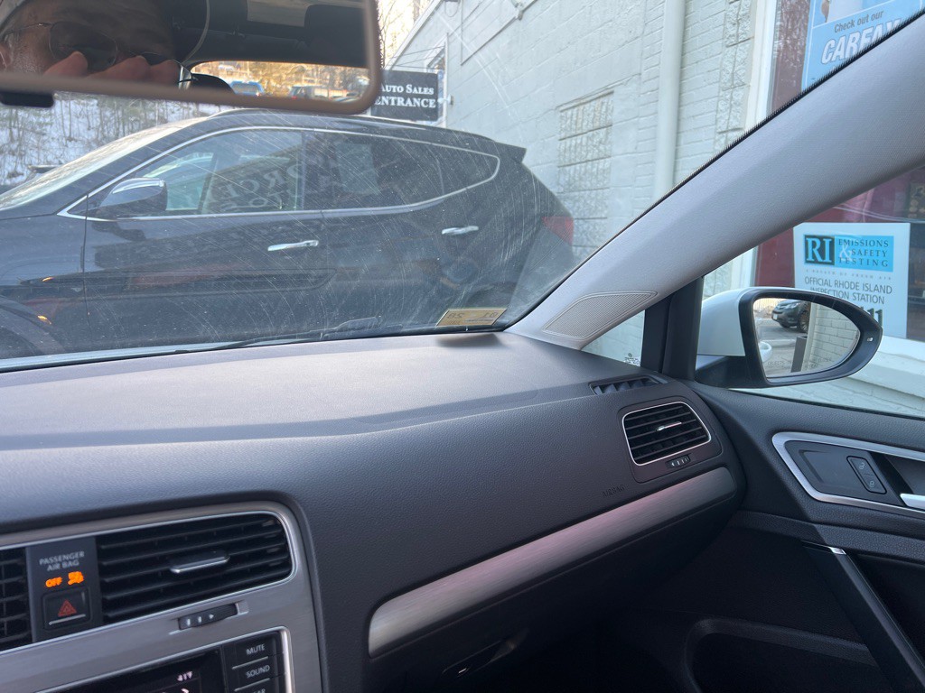 2015 Volkswagen Golf Image 25