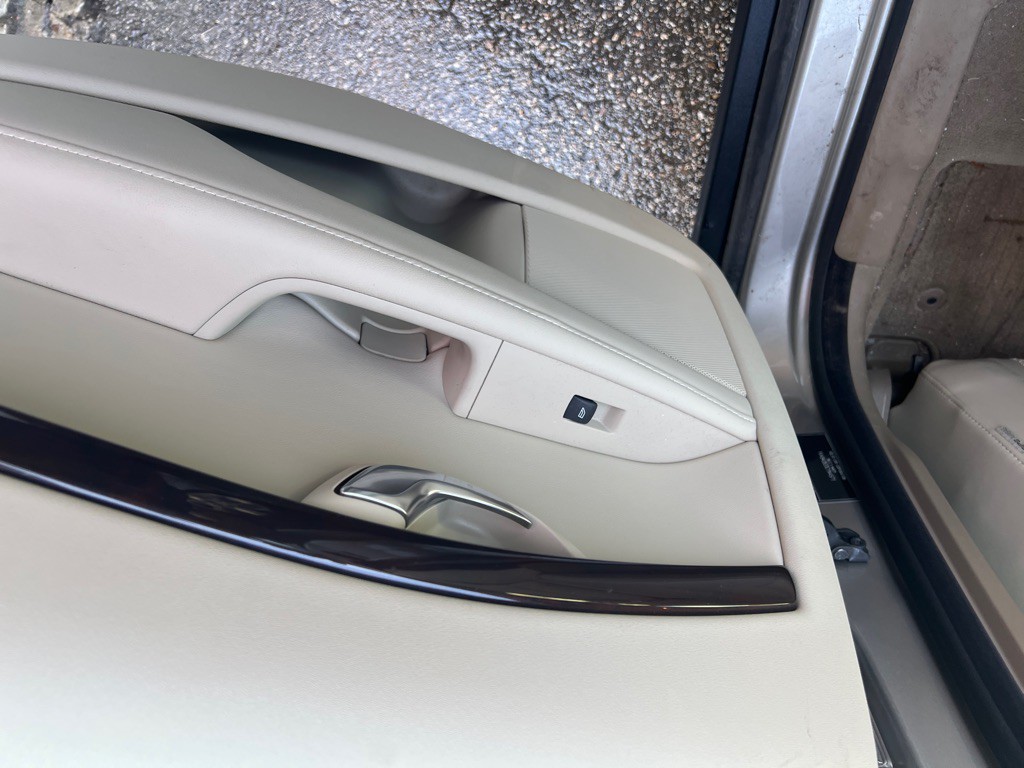 2012 Volvo XC70 Image 9