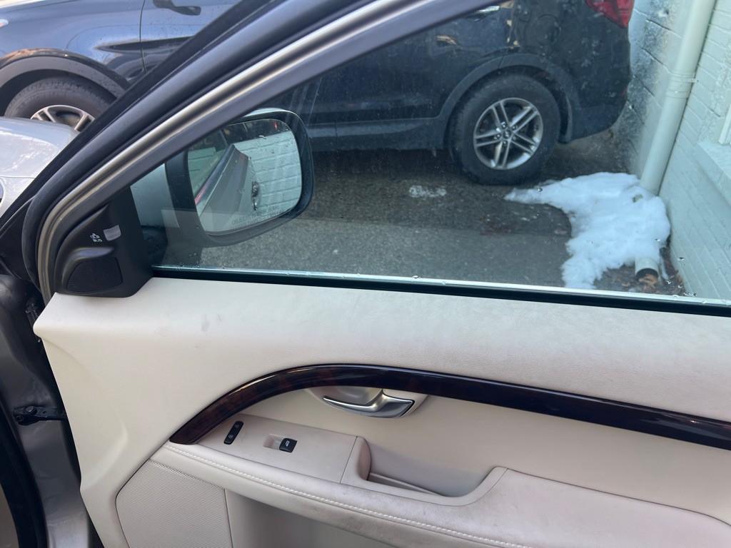 2012 Volvo XC70 Image 11