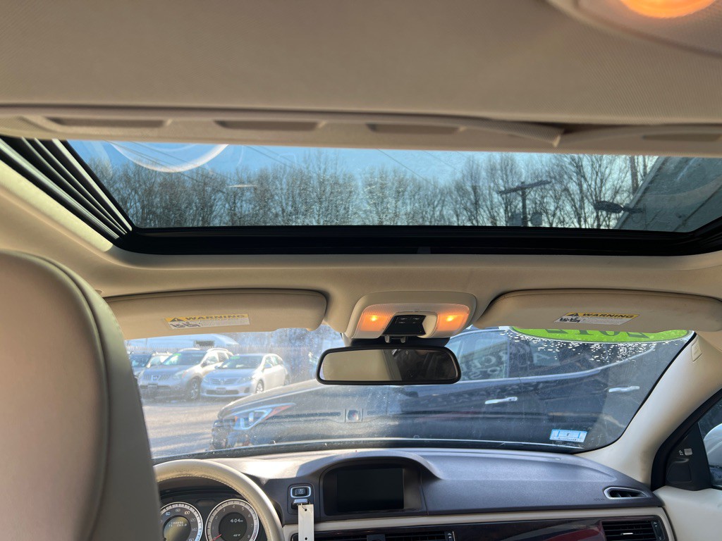 2012 Volvo XC70 Image 16