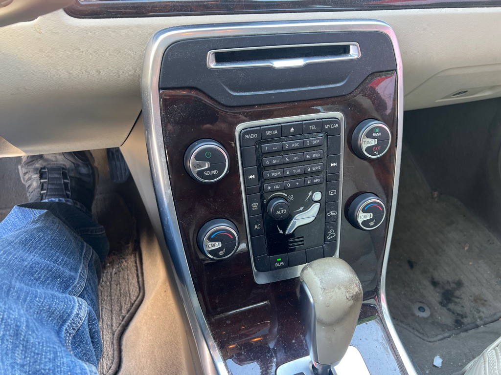 2012 Volvo XC70 Image 23