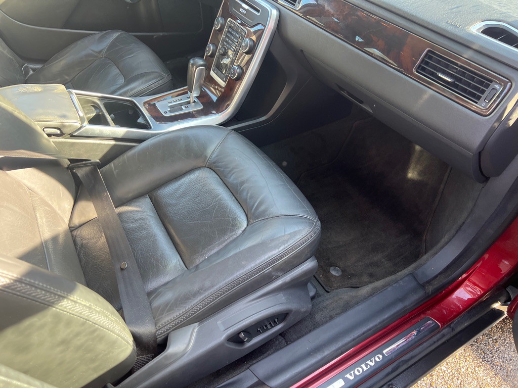 2012 Volvo XC70 Image 12