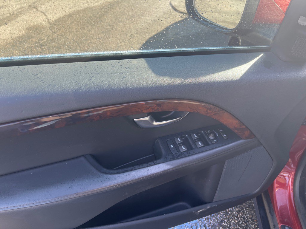 2012 Volvo XC70 Image 18