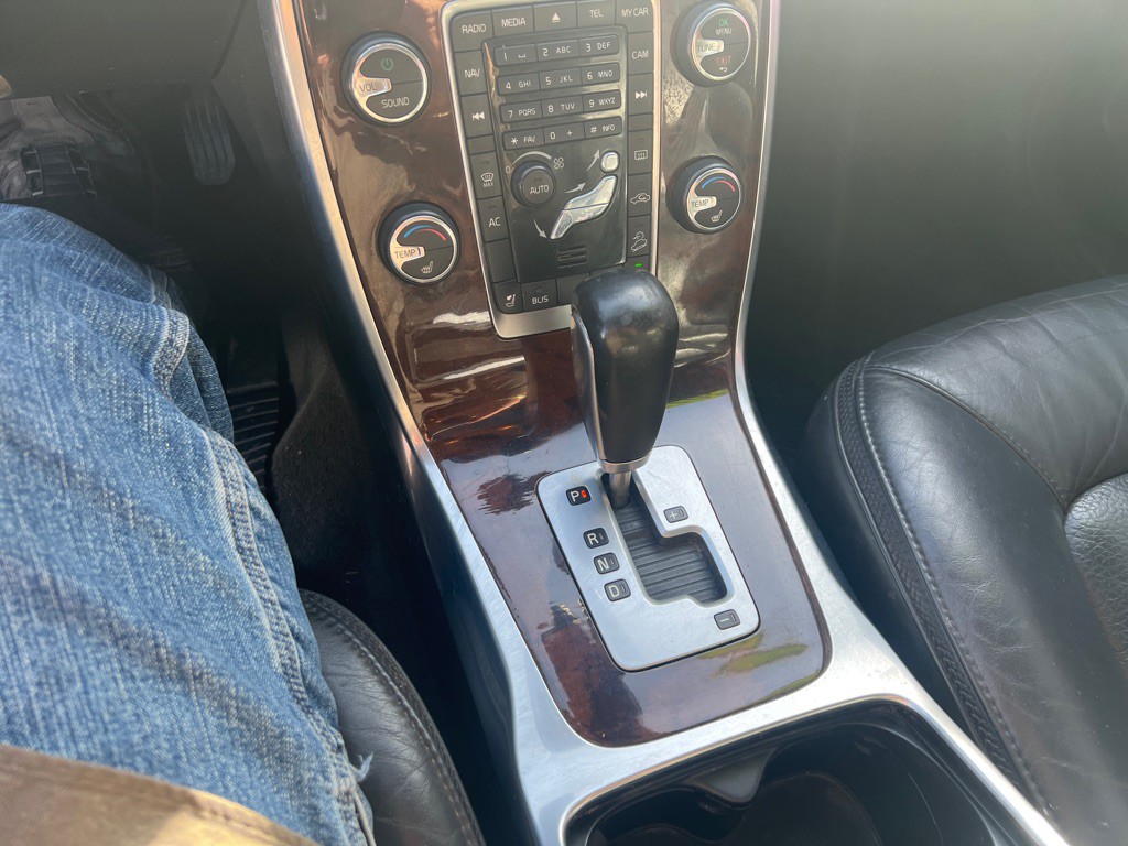 2012 Volvo XC70 Image 24