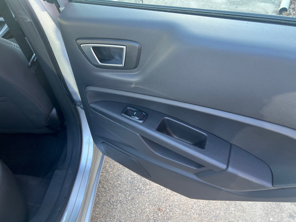 2016 Ford Fiesta Image 8