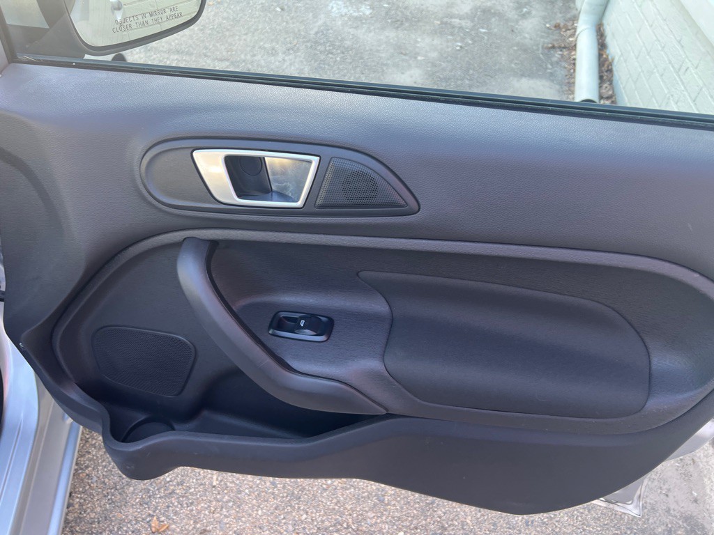 2016 Ford Fiesta Image 10