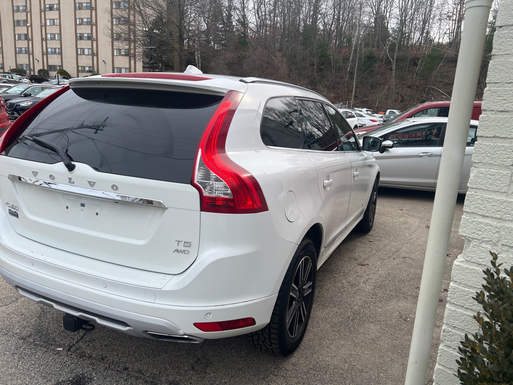 2017 Volvo XC60 Image 6