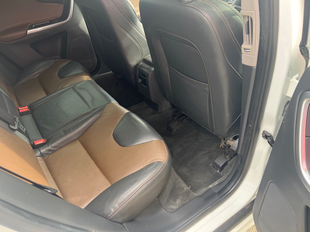 2017 Volvo XC60 Image 11