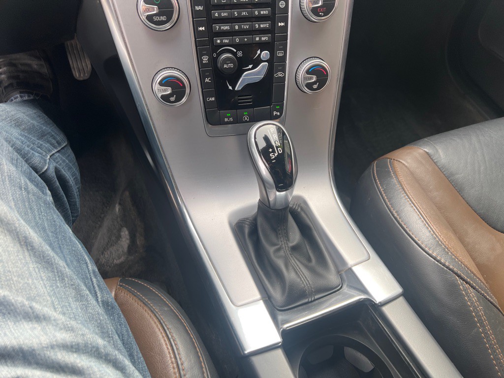 2017 Volvo XC60 Image 23