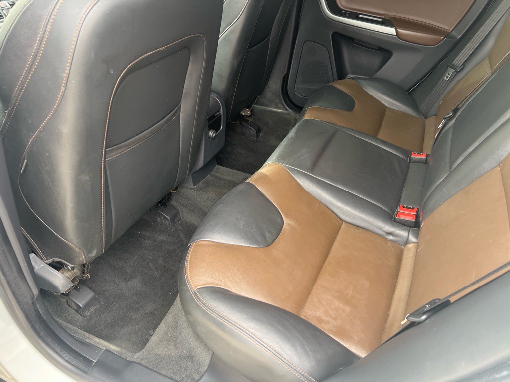 2017 Volvo XC60 Image 39