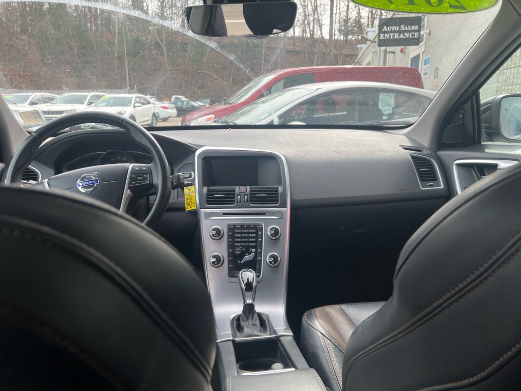 2017 Volvo XC60 Image 40