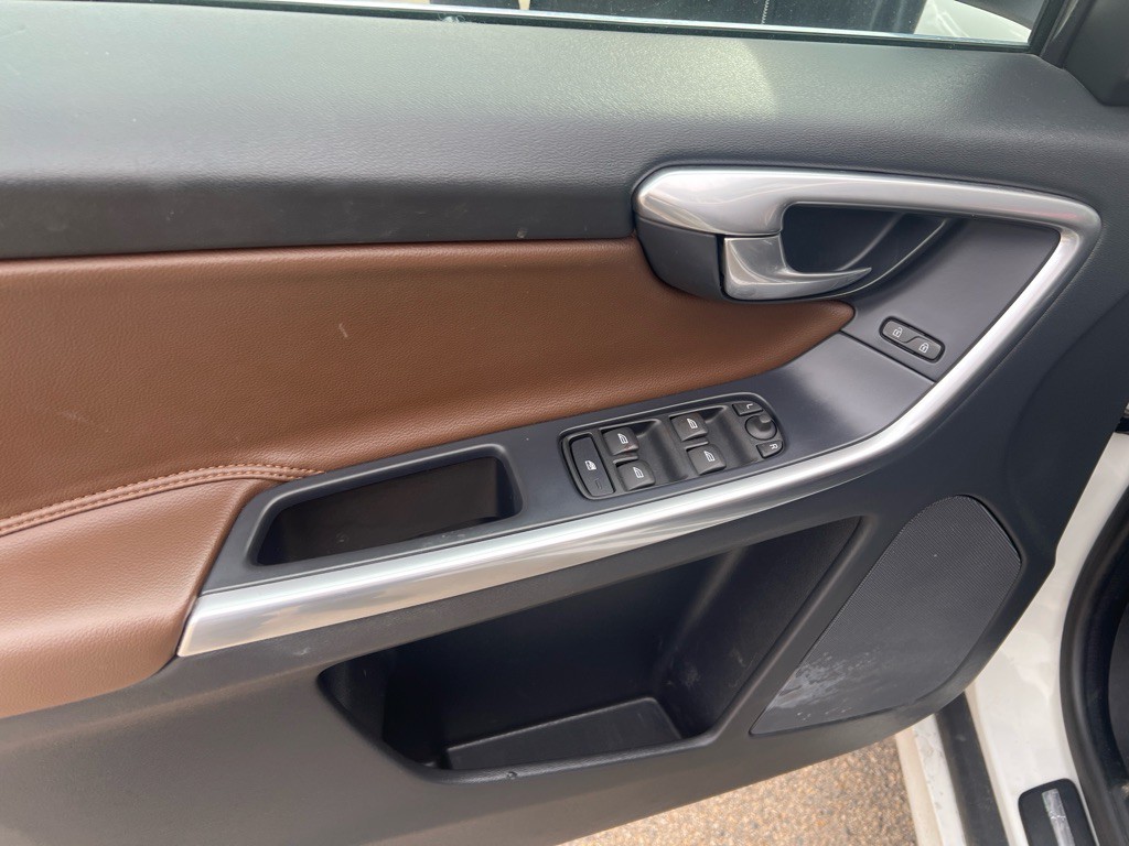 2017 Volvo XC60 Image 42