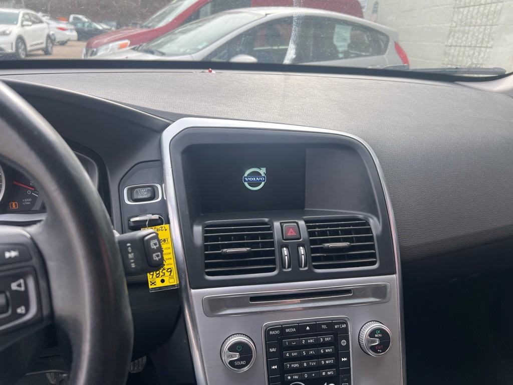 2017 Volvo XC60 Image 45