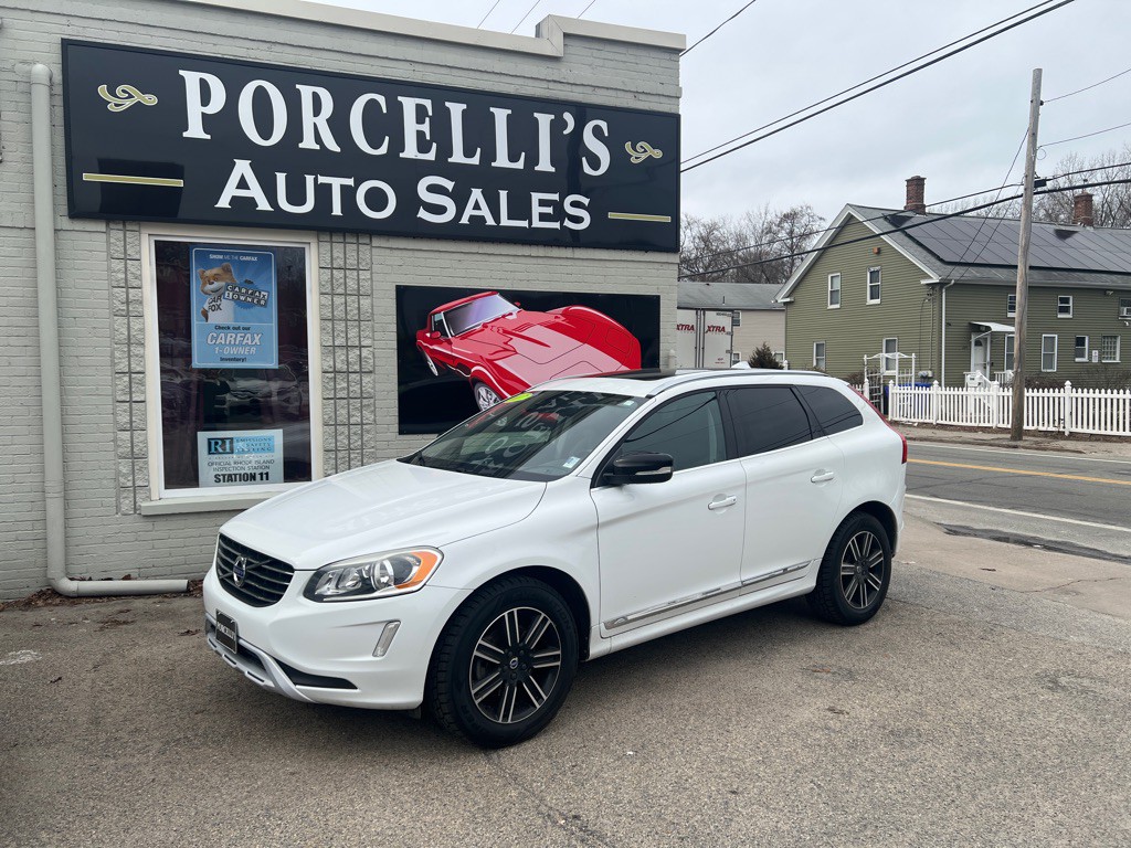 2017 Volvo XC60 Image 2