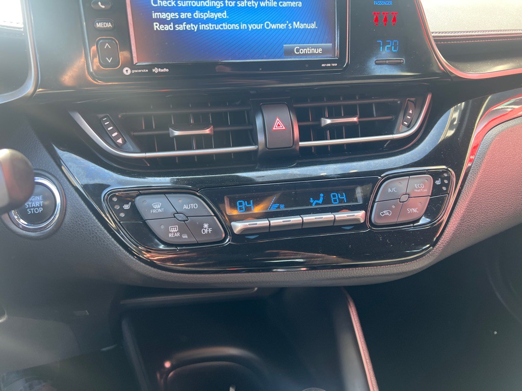 2018 Toyota C-HR Image 18