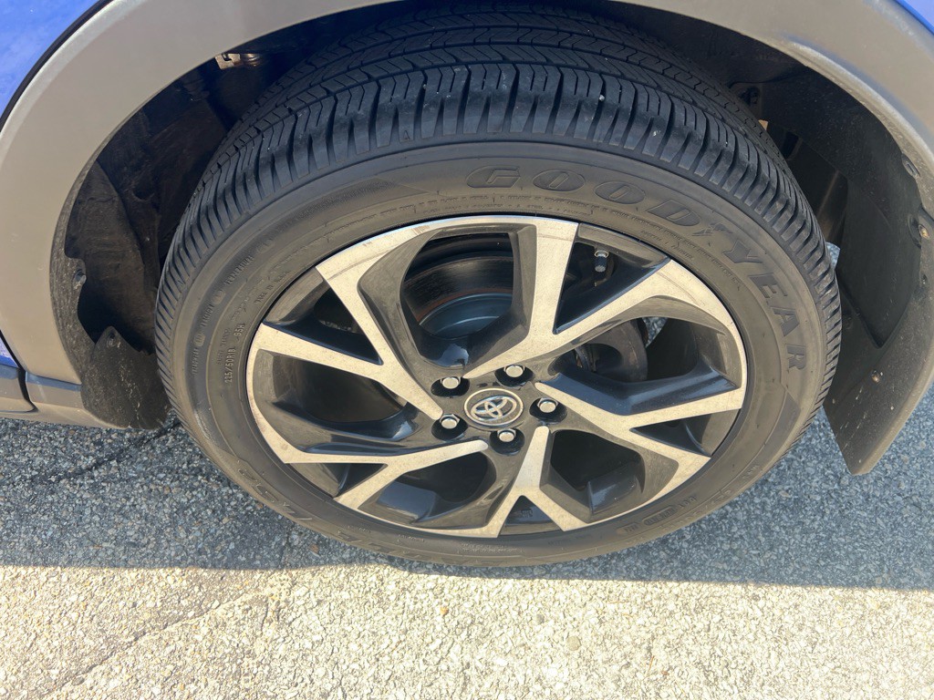 2018 Toyota C-HR Image 22