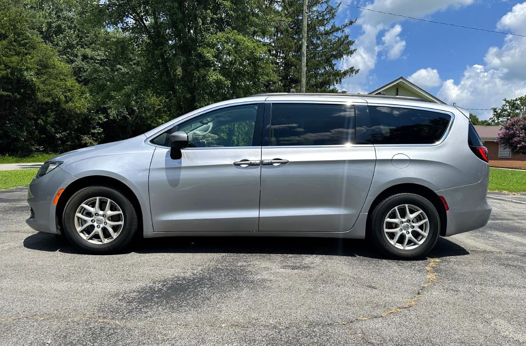 2021 Chrysler Voyager Image 3