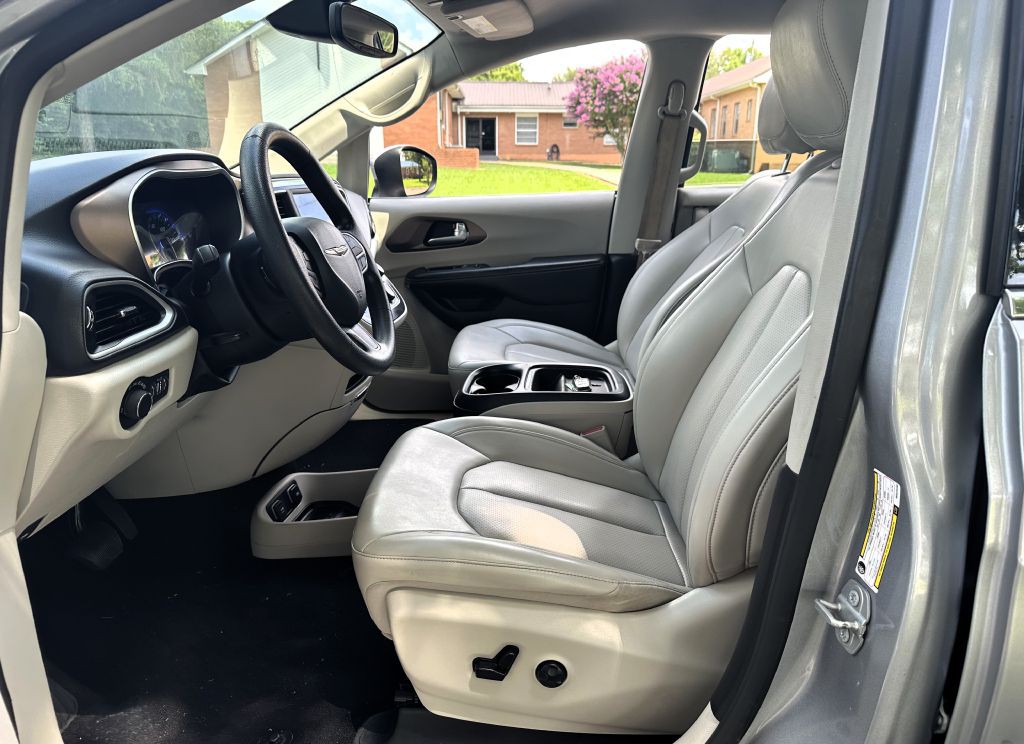 2021 Chrysler Voyager Image 8