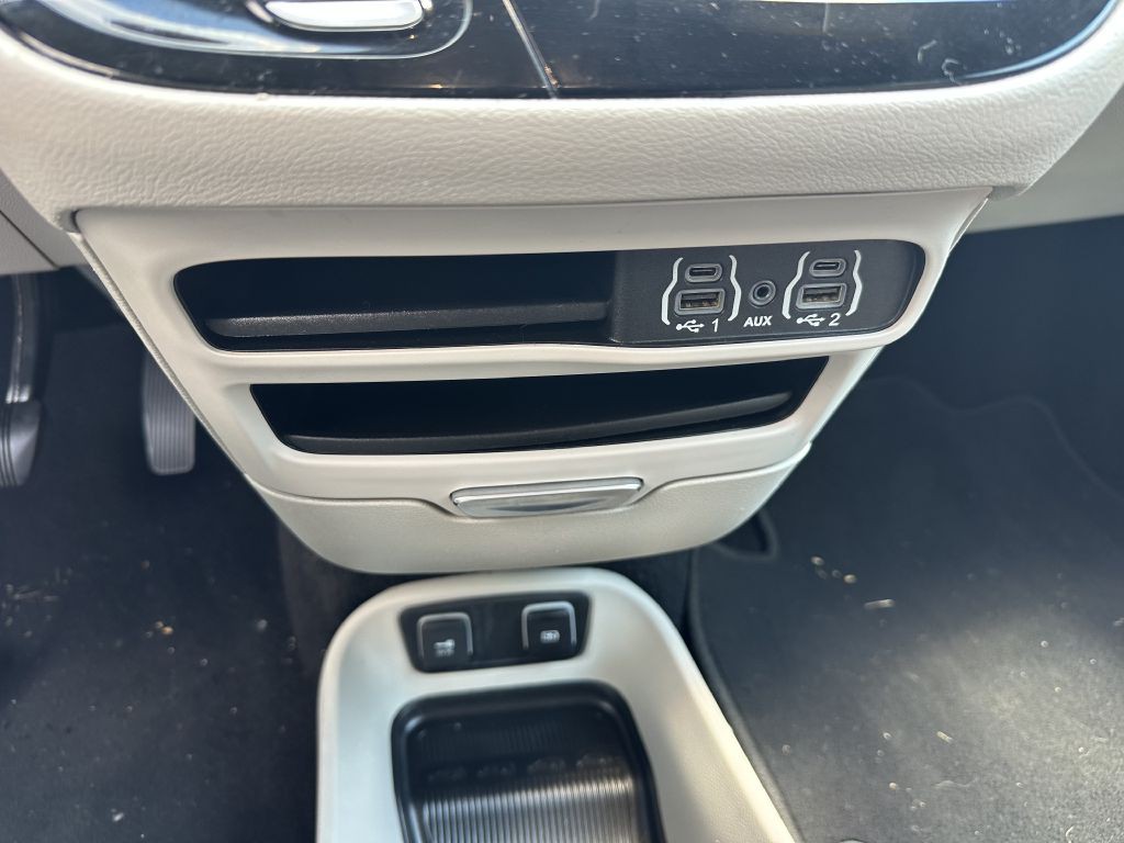 2021 Chrysler Voyager Image 20