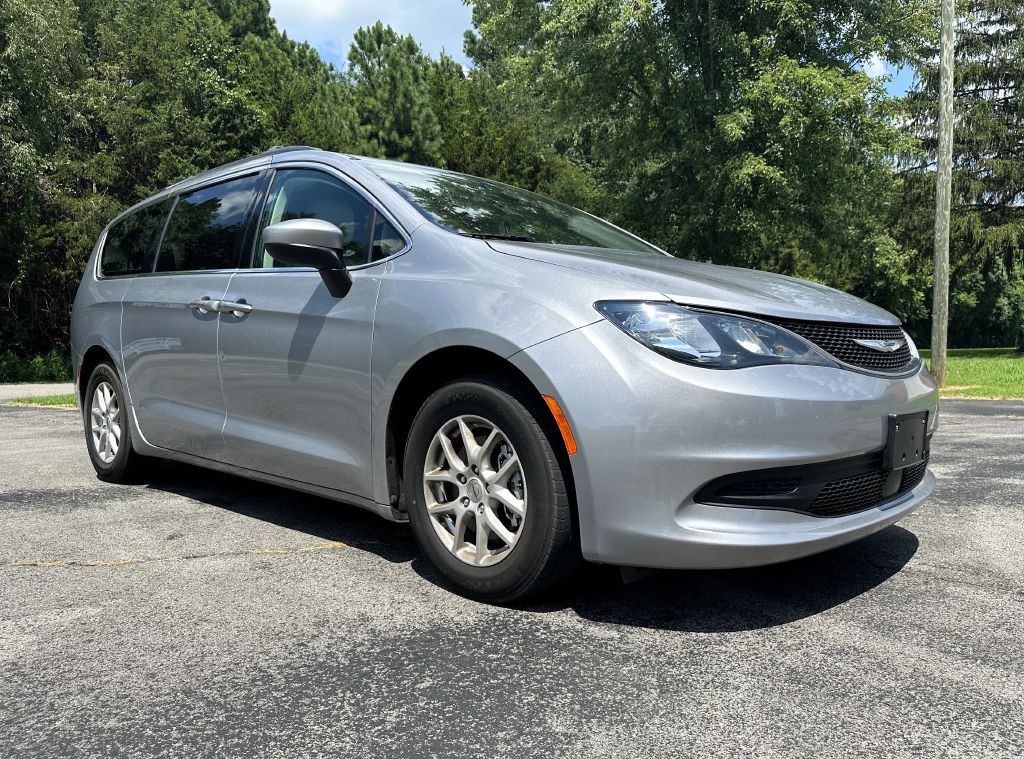 2021 Chrysler Voyager Image 4