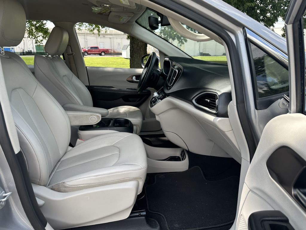 2021 Chrysler Voyager Image 14