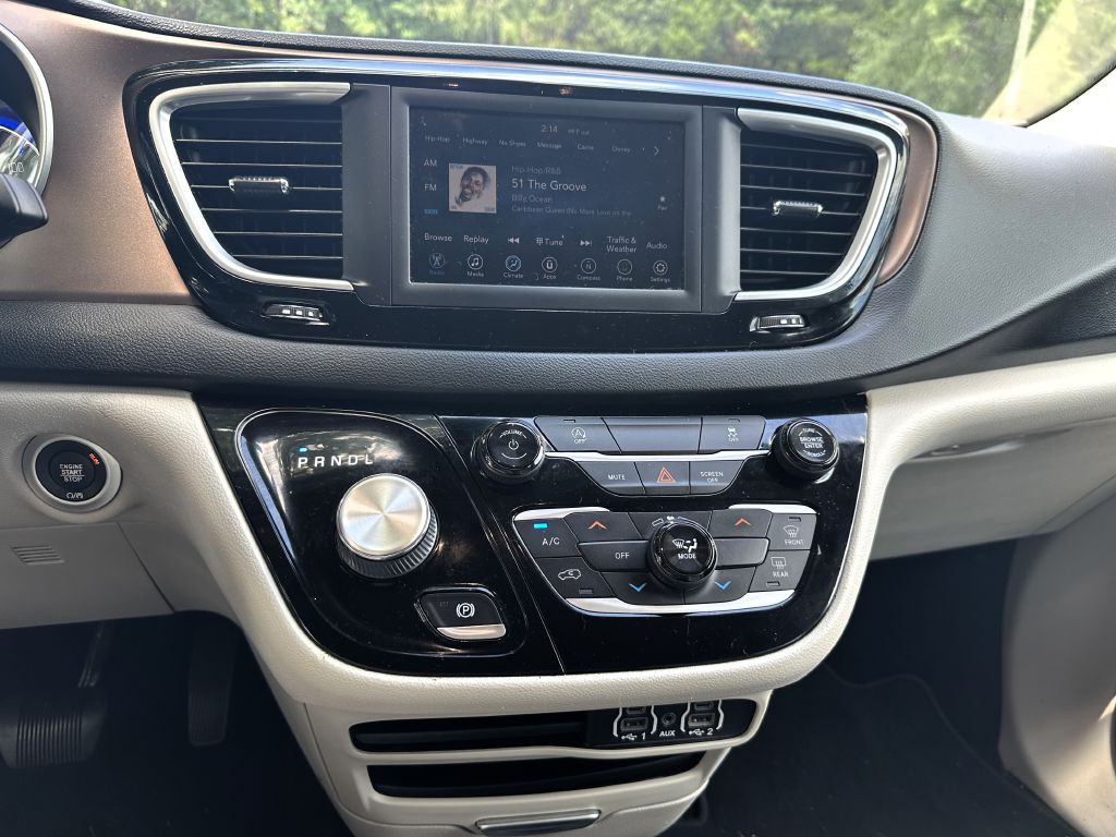 2021 Chrysler Voyager Image 16